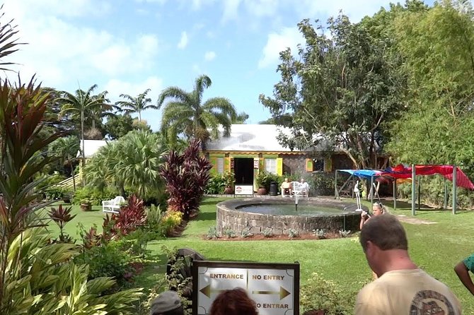 Best of St. Kitts Highlight Tour and Beach - Basseterre, The Circus, and Independence Square