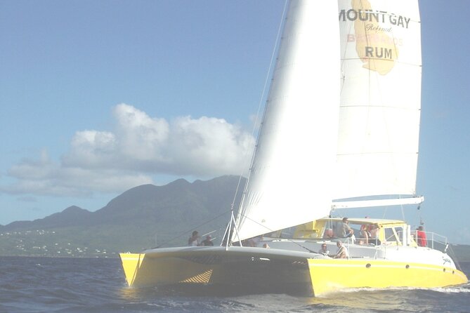 Catamaran Sunset and Cocktail Cruise - Music and a crew that shapes the mood