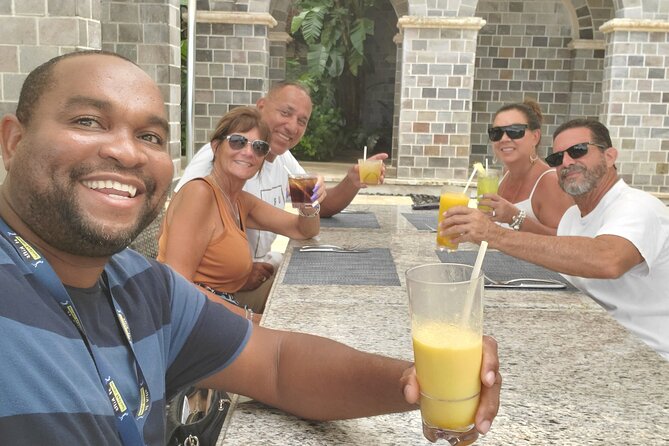 Ken's Scenic Island Tours - Timothy Hill delivers the signature view