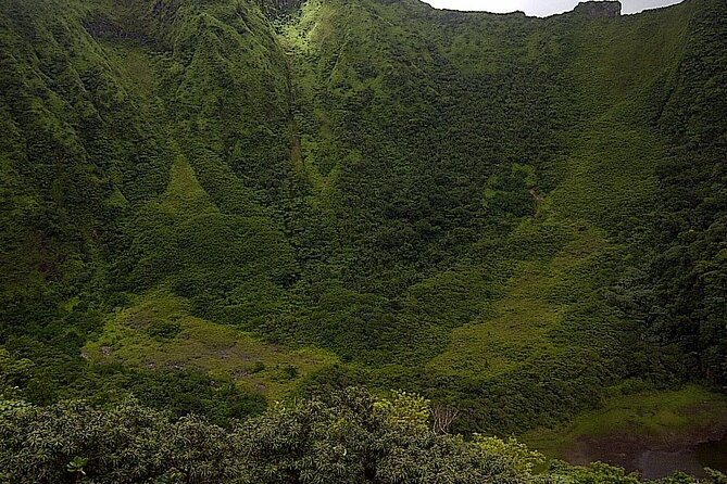Liamuiga Volcano, Conquer the Crater - What the guide adds to a difficult route