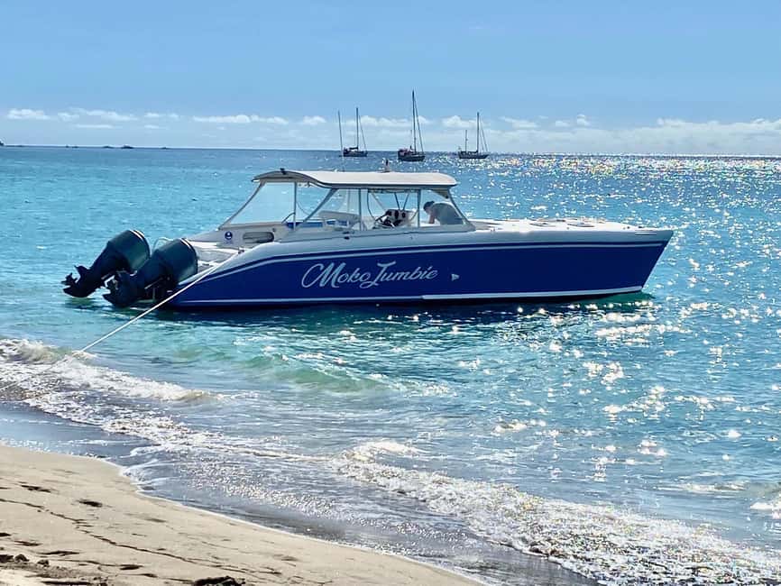PRIVATE POWER CATAMARAN - The first 30 minutes: cruising along St Kitts