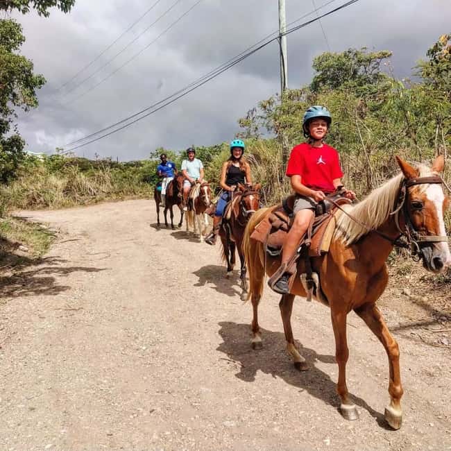 Scenic Horseback Trail - Sofa Stone and the ten-minute walk